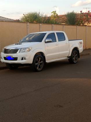 TOYOTA HILUX 3.0 SRV 4X4 CD 16V TURBO INTERCOOLER DIESEL 4P AUTOMÁTICO TOYOTA HILUX 3.0 SRV 4X4 CD 16V TURBO INTERCOOLER DIESEL 4P AUTOMÁTICO